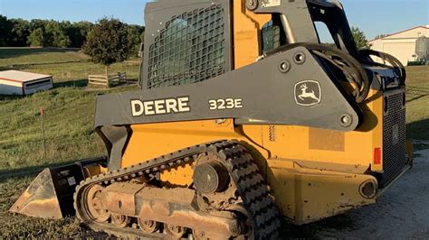 john deere 323e reviews